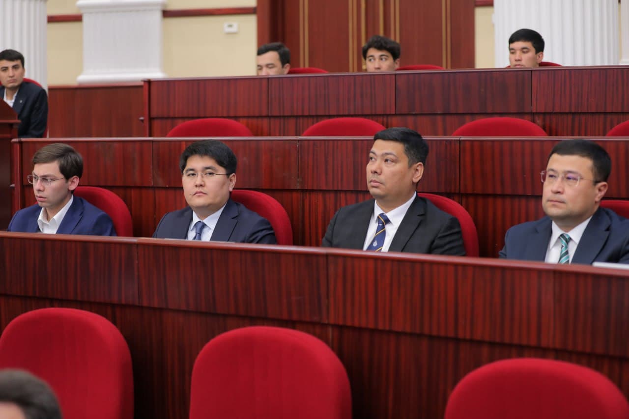 Davlat fuqarolik xizmatchisining xorijda o‘qish davrida lavozimi saqlab qolinadi