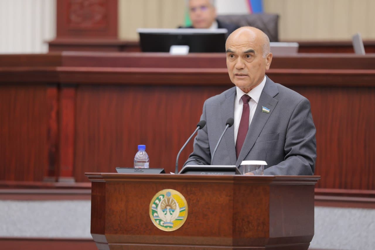 Davlat fuqarolik xizmatchisining xorijiy oliy ta’lim muassasalarida tahsil olishi uchun qo‘shimcha kafolatlar yaratishga qaratilgan qonun loyihasi uchinchi o‘qishda qabul qilindi va Senatga yuborildi