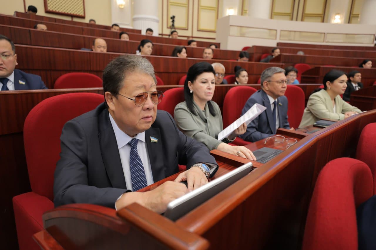 Davlat fuqarolik xizmatchisining xorijiy oliy ta’lim muassasalarida tahsil olishi uchun qo‘shimcha kafolatlar yaratishga qaratilgan qonun loyihasi uchinchi o‘qishda qabul qilindi va Senatga yuborildi